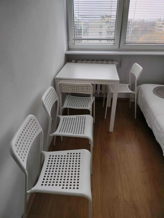 Sprzedam stół z krzesłami