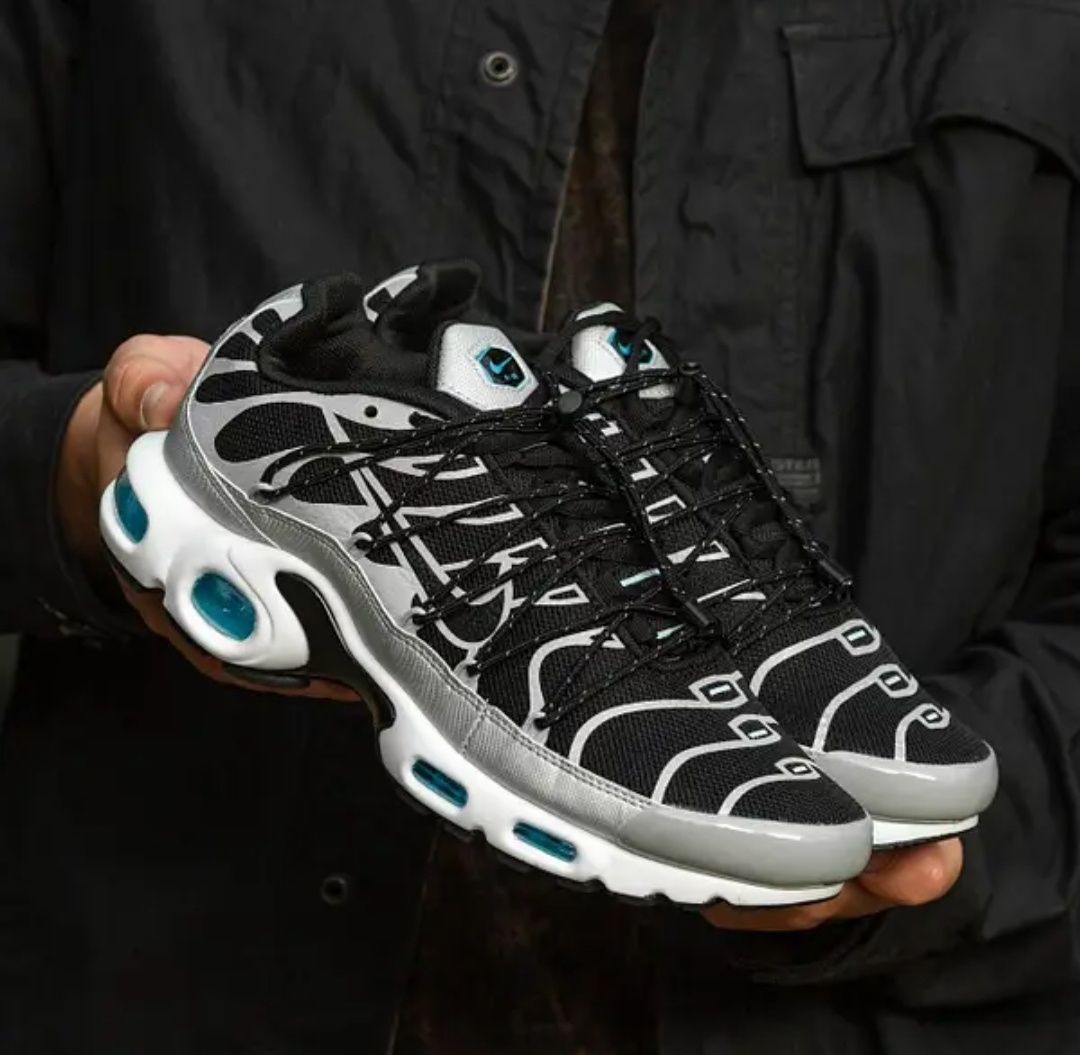 Nike TN Plus Lace Toggle Black Grey 40-46 яскраві стильні кросівки топ