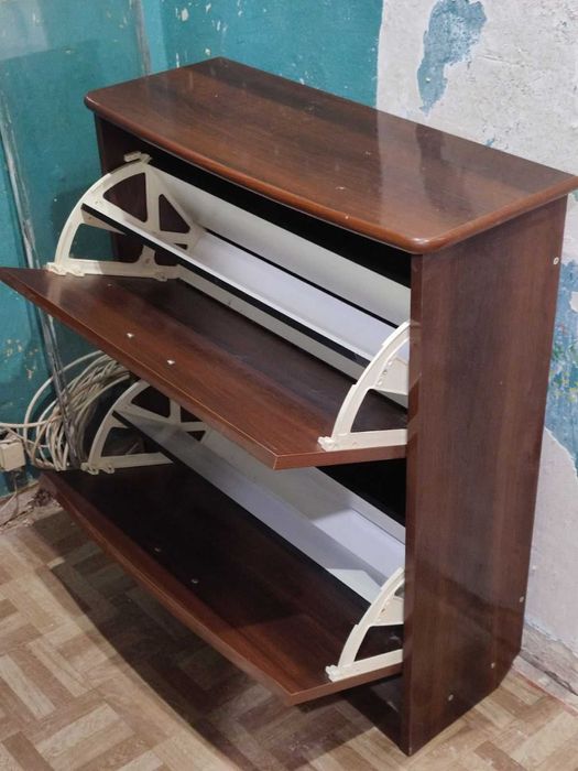 Вішалка з тумбою