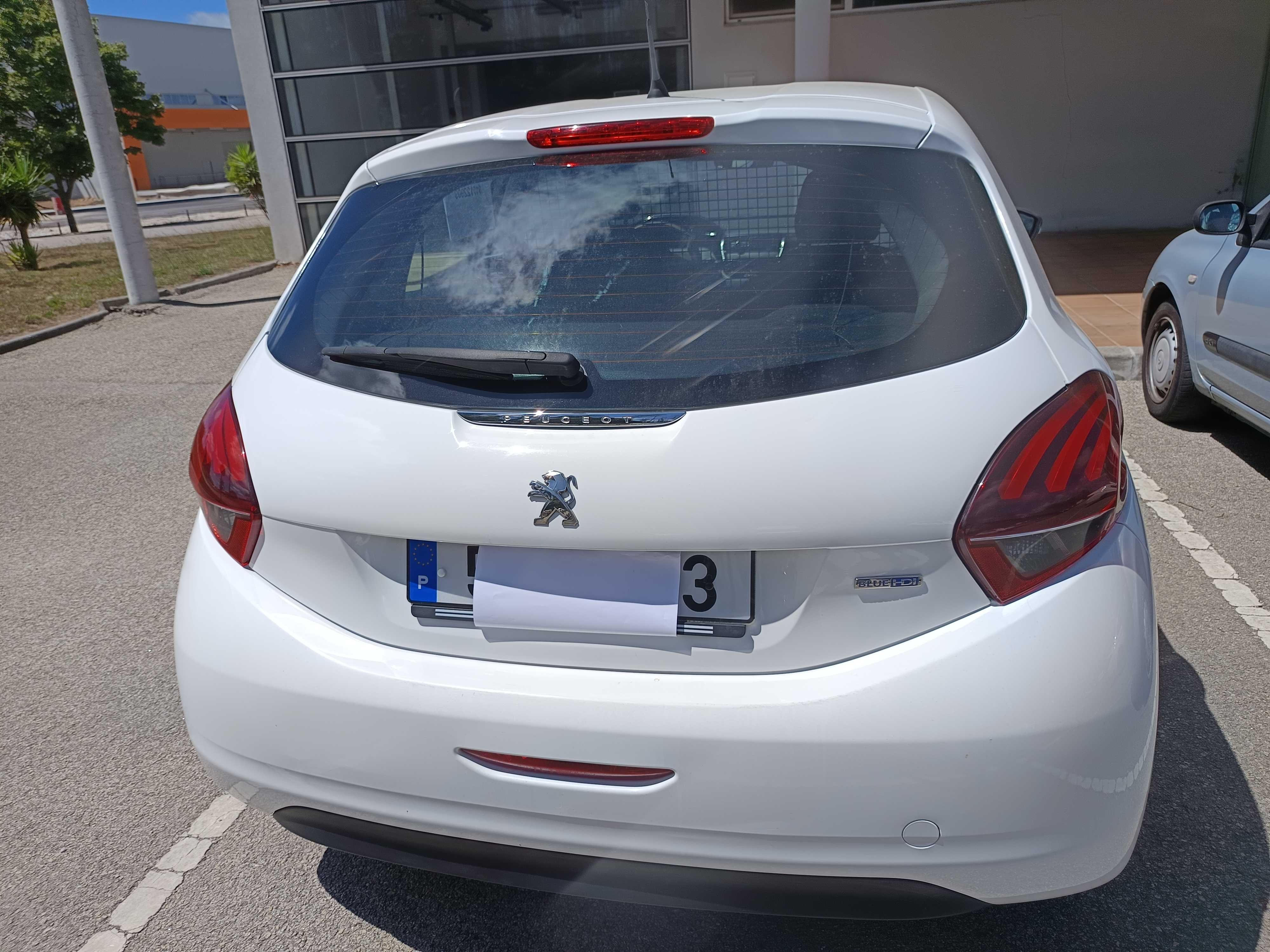 Peugeot van, em excelente estado de conservação.