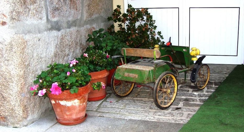 Antigo carrinho de criança a pedais