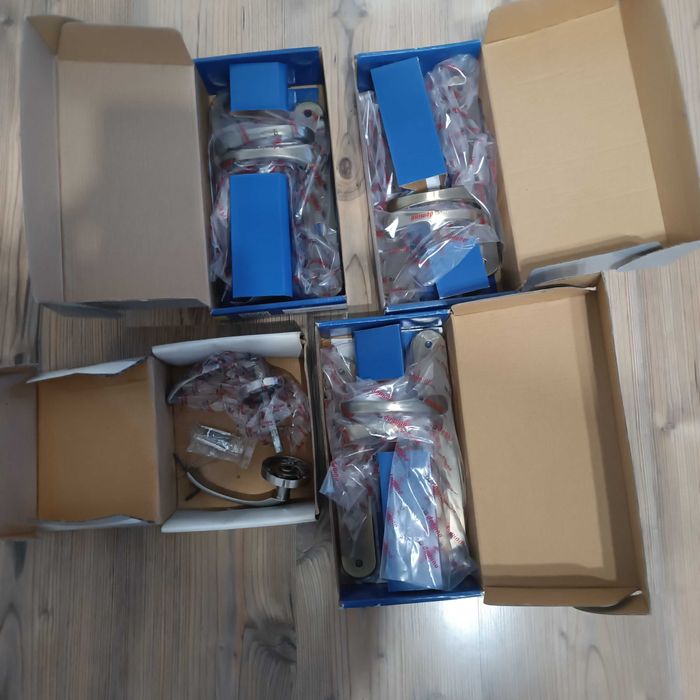 Zestaw 4 klamek do drzwi