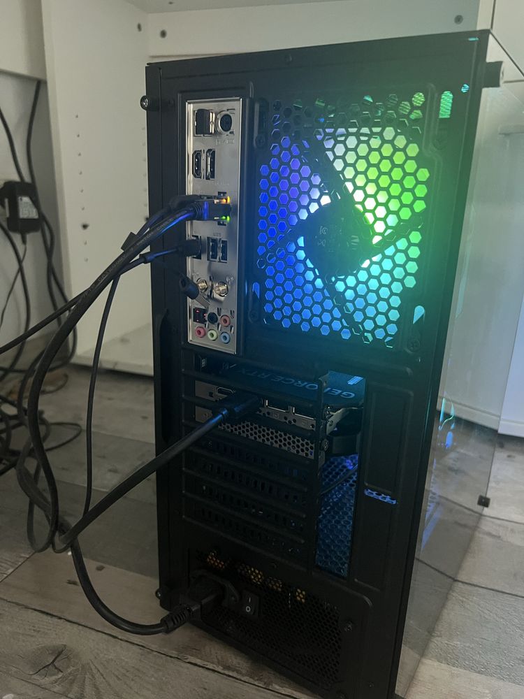 Komputer gamingowy RTX 4060 Ti / i5 14600KF / 1TB SSD / WIN 11
