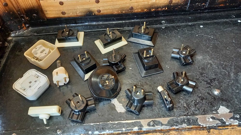 Выключатели света,розетки,тройники в розетку  ГДР/СССР