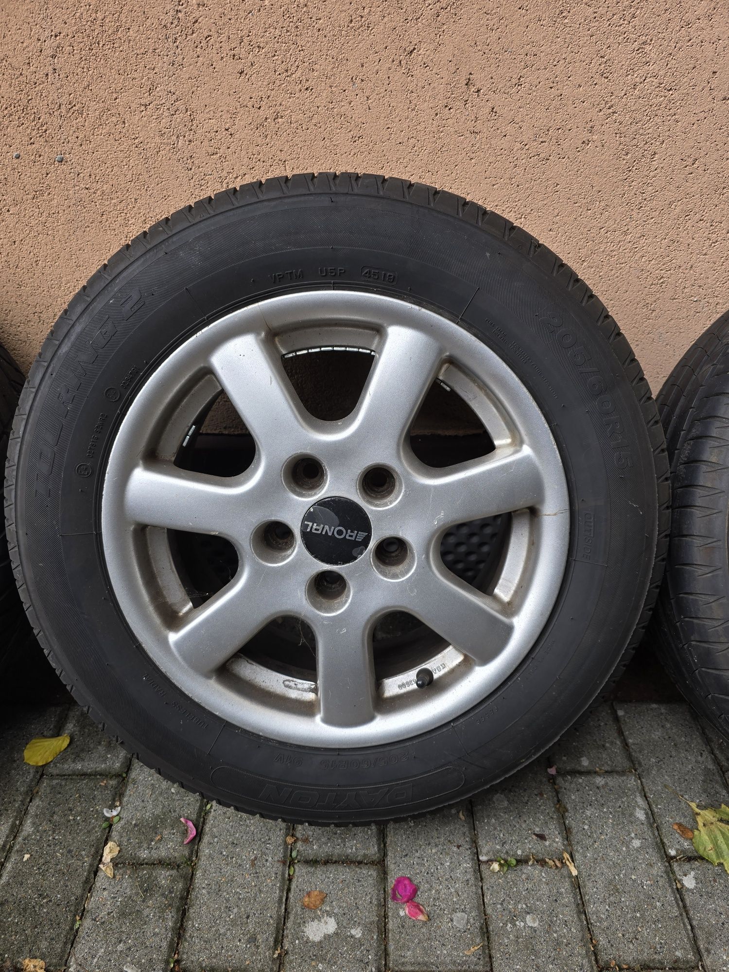 Opony z felgami 205/60 R15 VW SHARAN