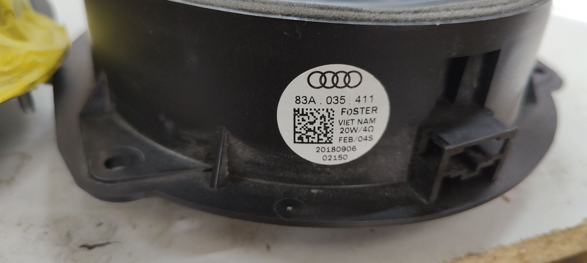 Audi Q3 83a динаміки в двери зад и перед 83a035415a,83a035411