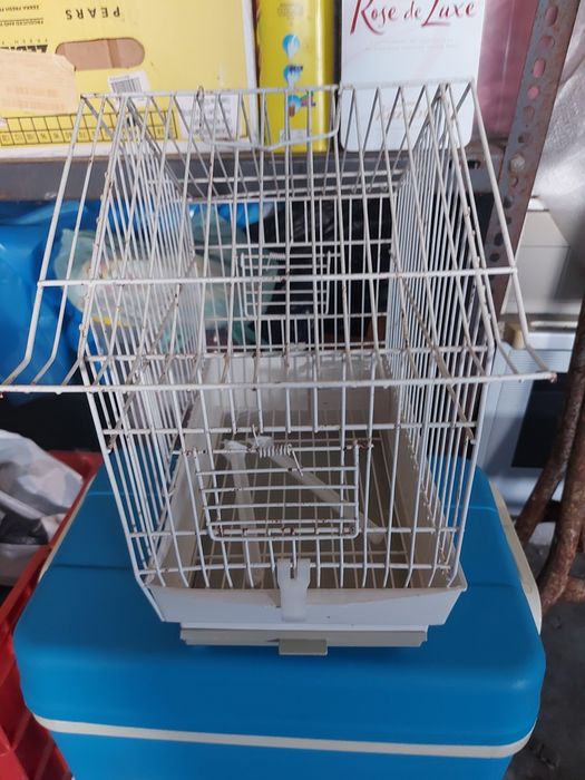 Gaiola pequena branca