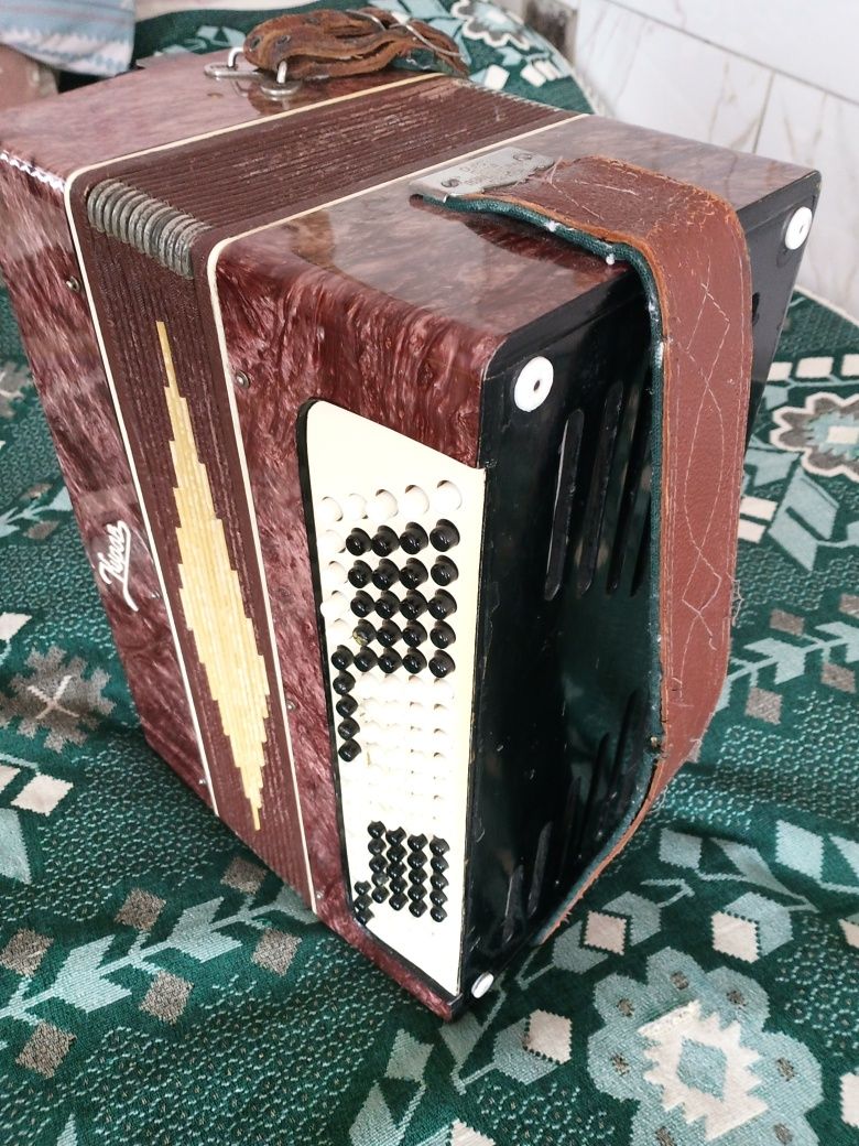 Продам баян в гарному стані.