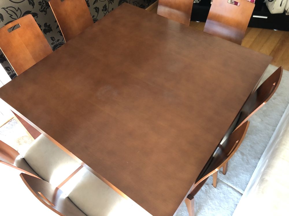 Mesa de sala em madeira quadrada com ou sem cadeiras