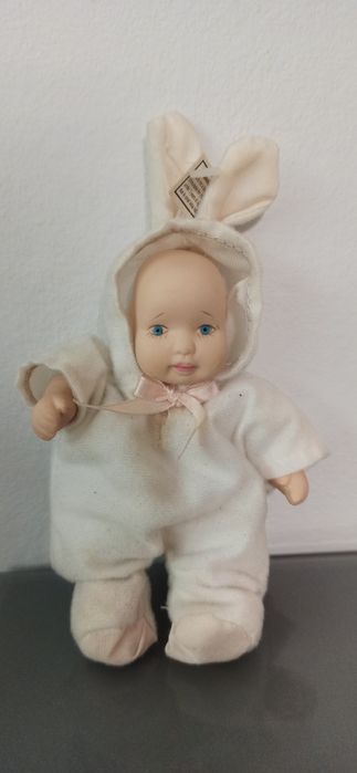 Porcelanowa lalka dzidziuś króliczek