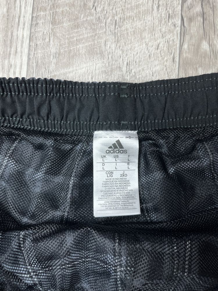 Шорты Adidas размер L оригинал мужские спортивные в клетку подкладкой