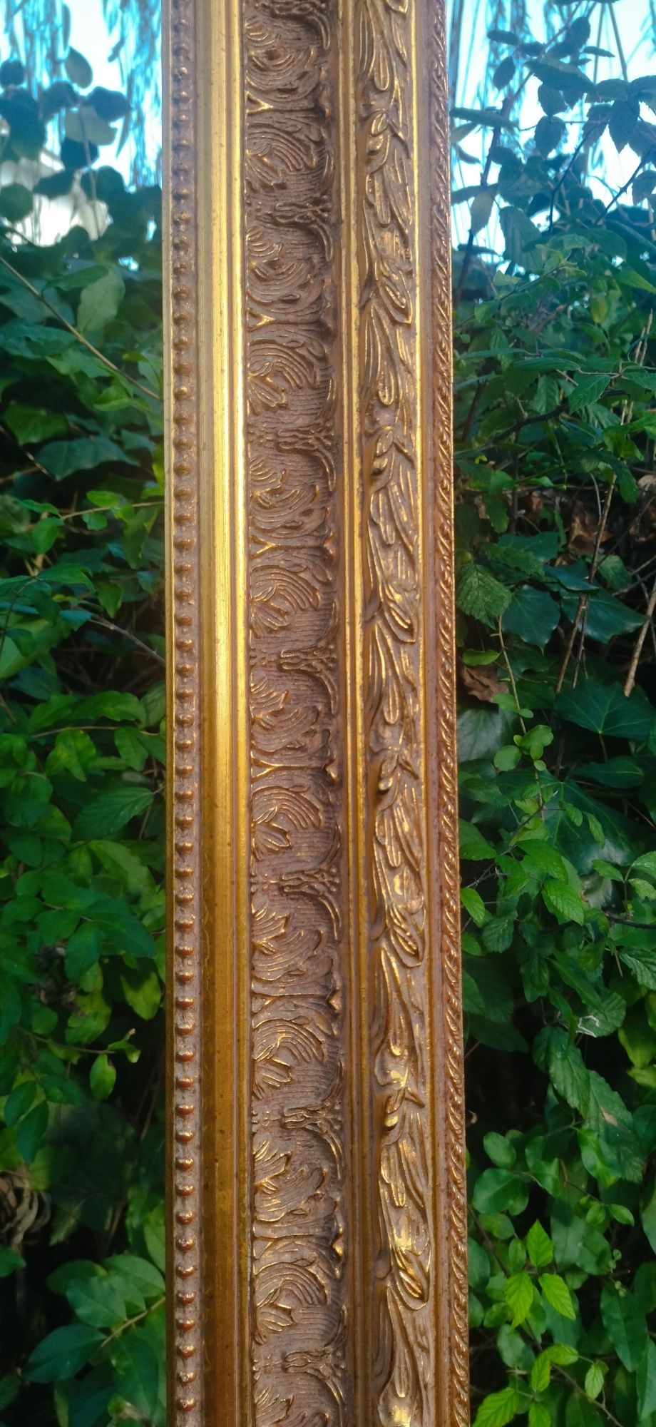 Moldura grande dourada