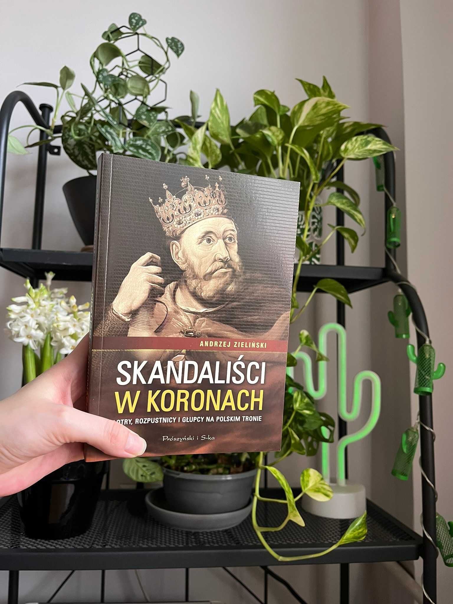 Skandaliści w koronach Andrzej Zieliński