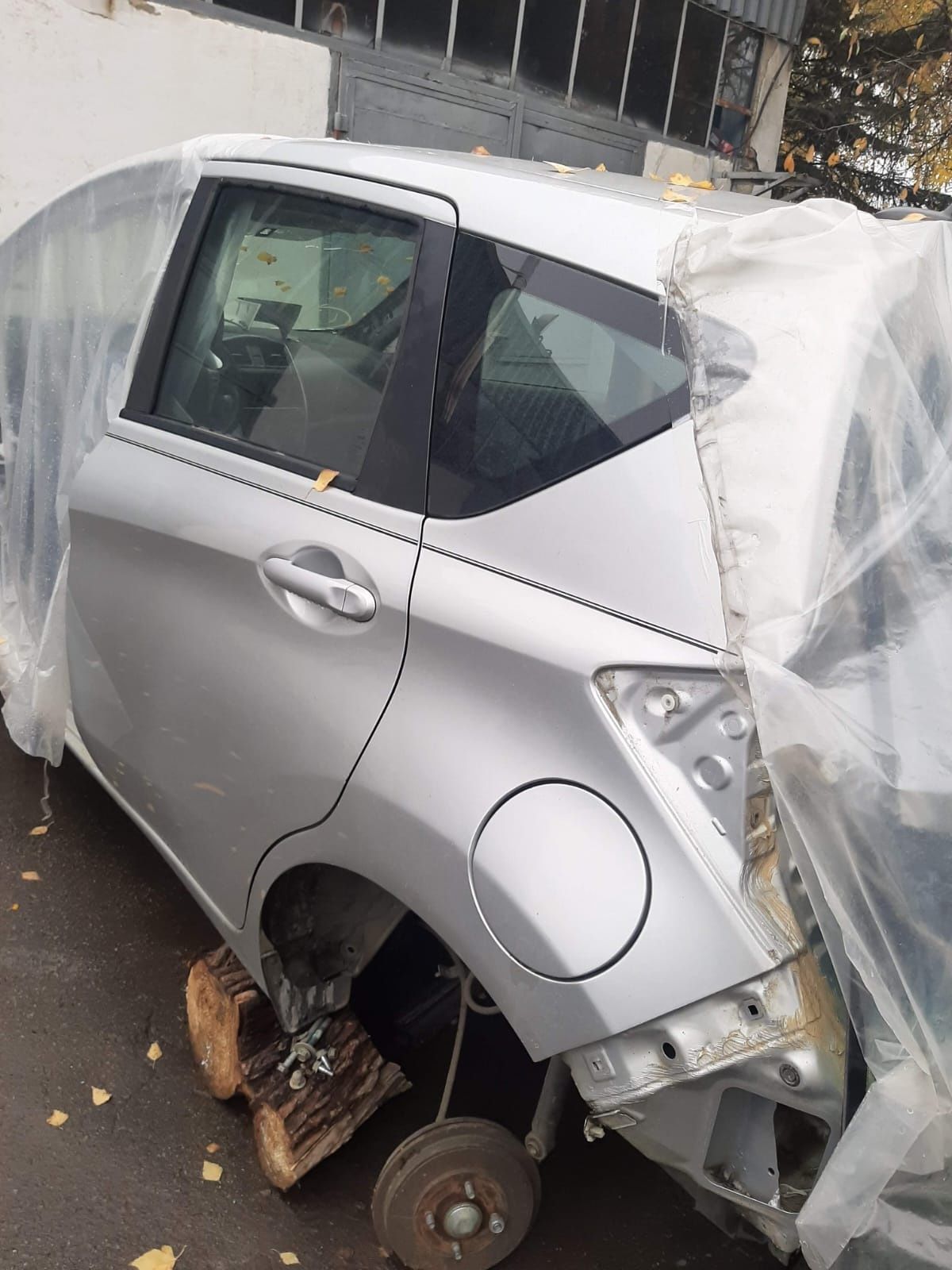 Nissan versa 2011-2019 четверть дверь лонжерон диски полки АКПП стекло