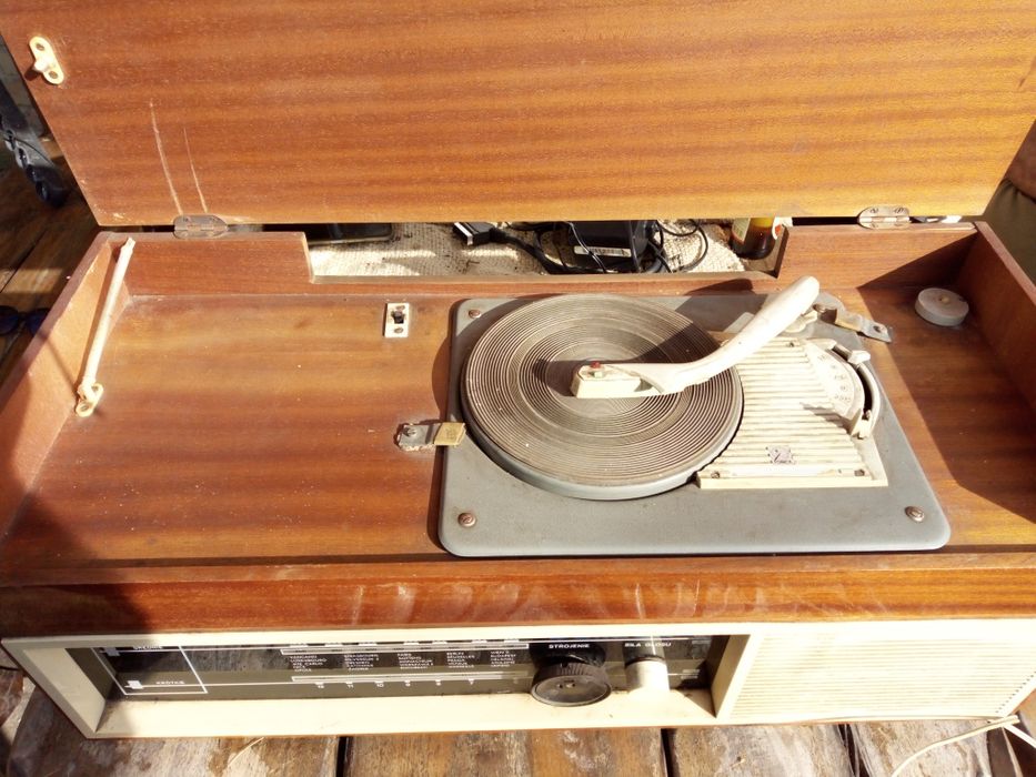 Gramofon z radiem Ballada 2267A – vintage PRL – stan nieznany

Sprzeda