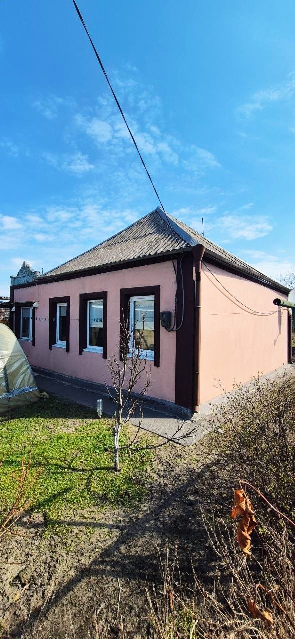 ПРОДАМ  будинок в м. Самар, р-н Перевал.

Площа будинку 54м²: 4 кімнат