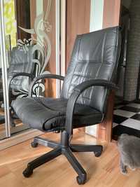 Кожаное черное офисное большое кресло стул натуральная кожа