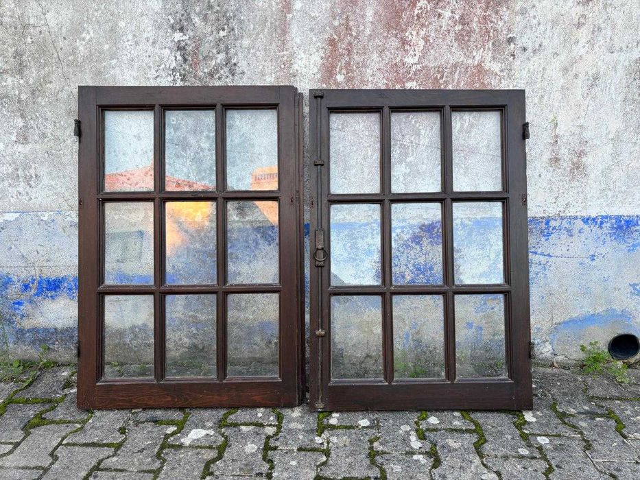 Janelas rústicas em madeira maciça