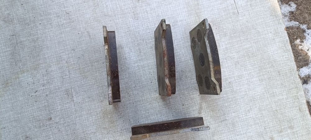 Тормозные колодки на Москвич.