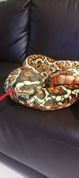 Serpente em peluche .
