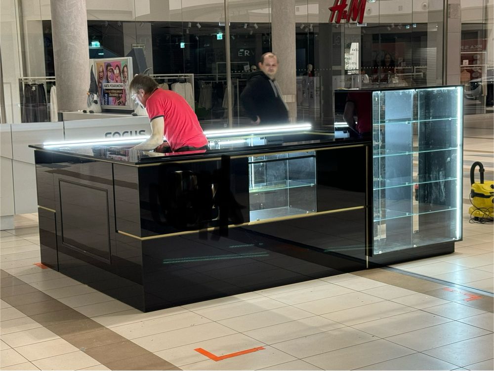 Wyspa handlowa 3m x 2m, stan idealny