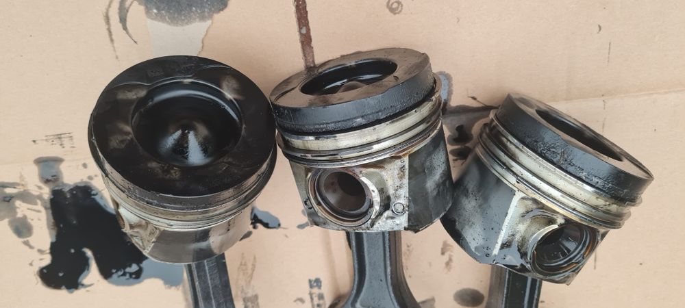 Tłok silnika Mercedes Sprinter W907 OM651 z 2019 roku Pojemność 2.2