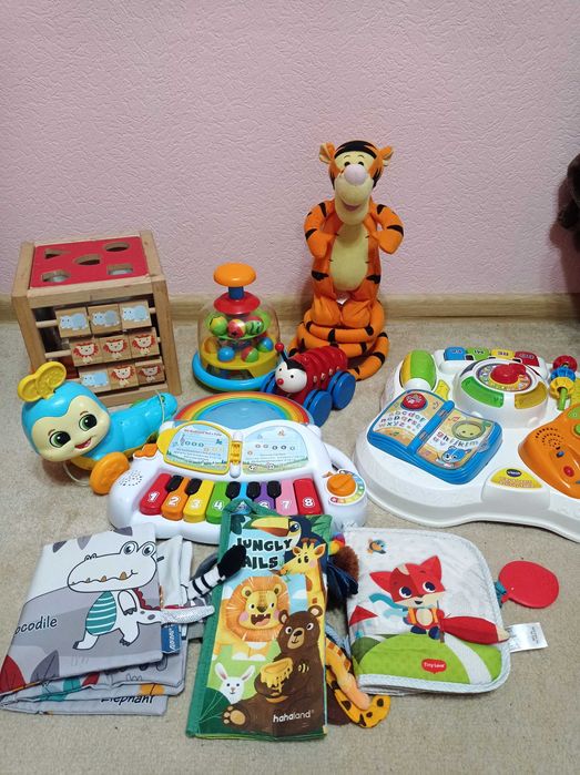Дитячі іграшки одним лотом