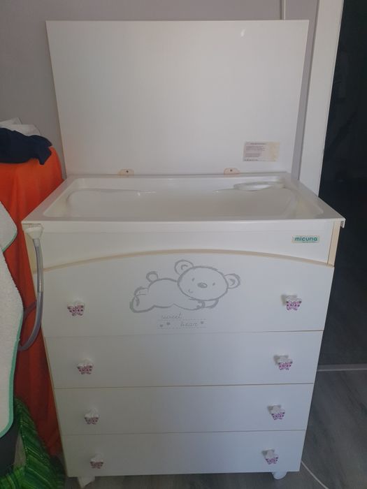 Comoda micuna com banheira/trocador