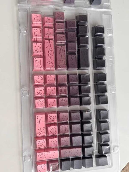 Różowo-Czarne Keycapsy Nakładki na klawiaturę
