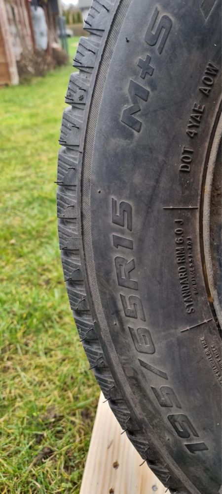 Opony zimowe z felgami 195/65 r. 15