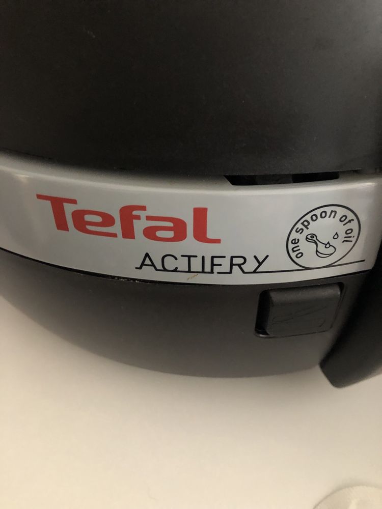 Tefal Fritadeira sem oleo Actifry e caixa para massa Tupperware