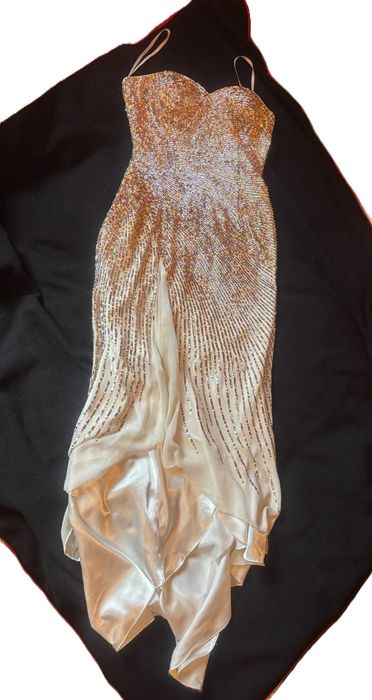 suknia  balowa lub ślubna  z trenem w pastelowe  cekiny model syrena