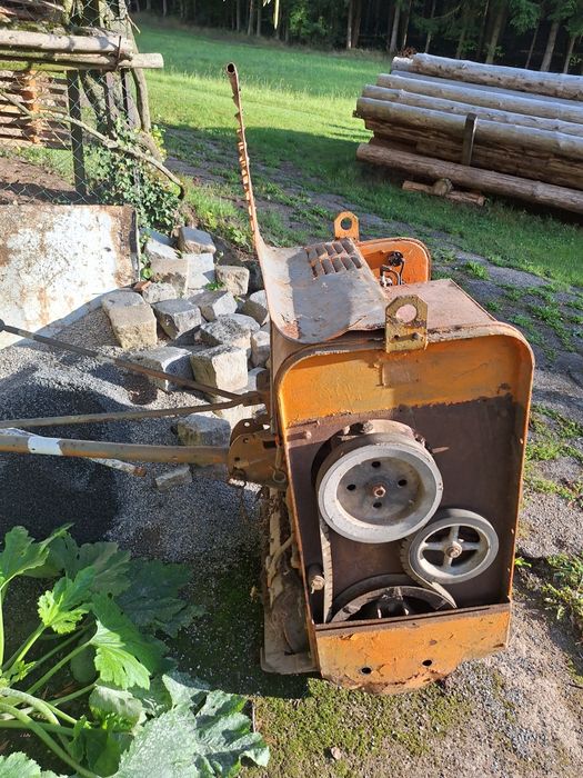 Walec ogrodowy spalinowy WISCONSIN