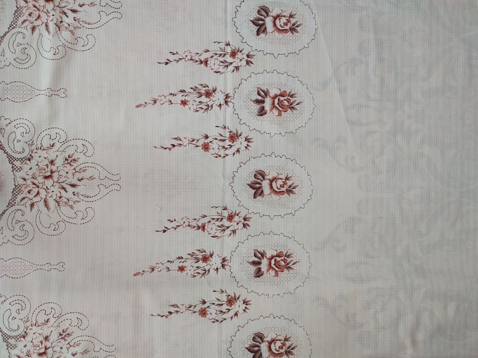 Komplet dwóch zasłon z kwiatowym wzorem 220x140 cm