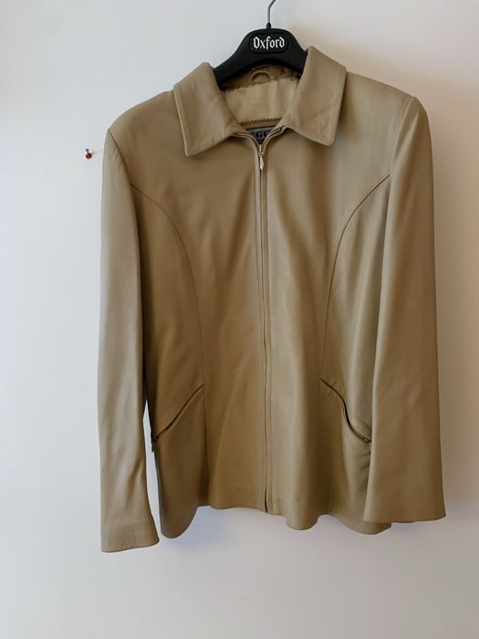 Blusao em pele bege