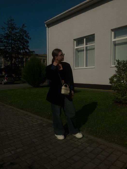 джинси в трендовму кольорі