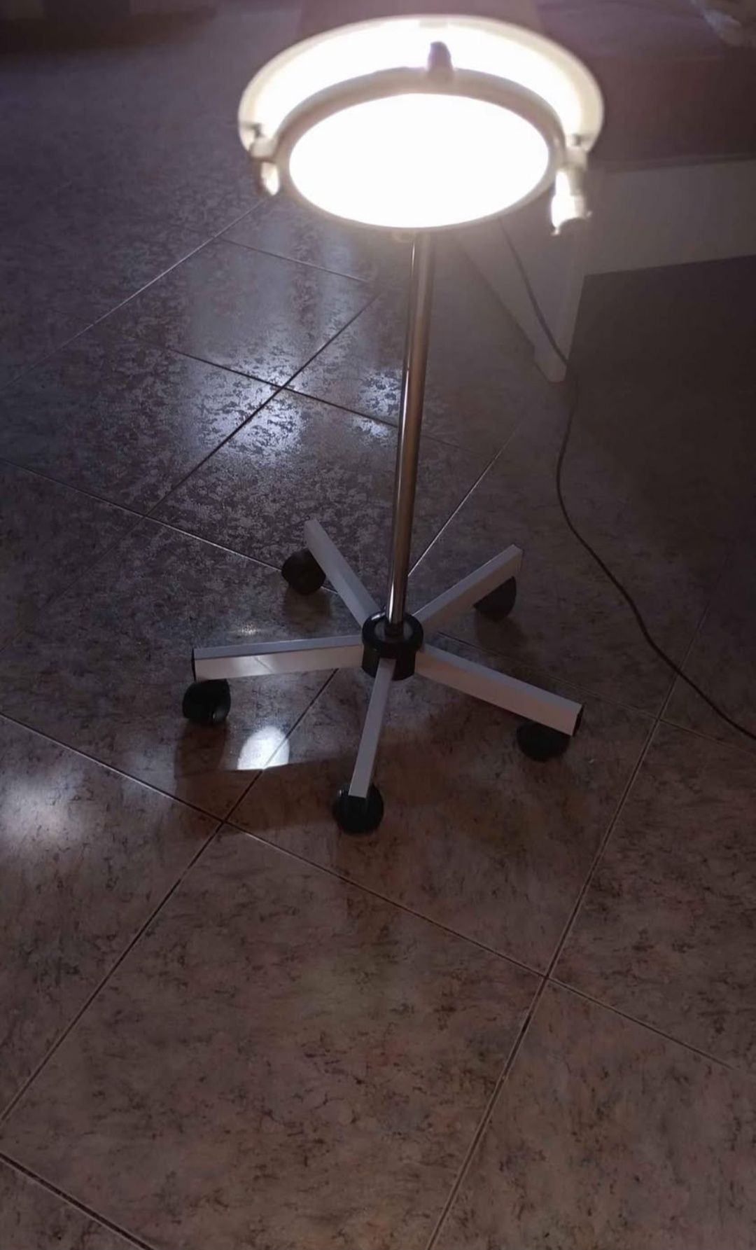Candeeiro de pé, luz flexível