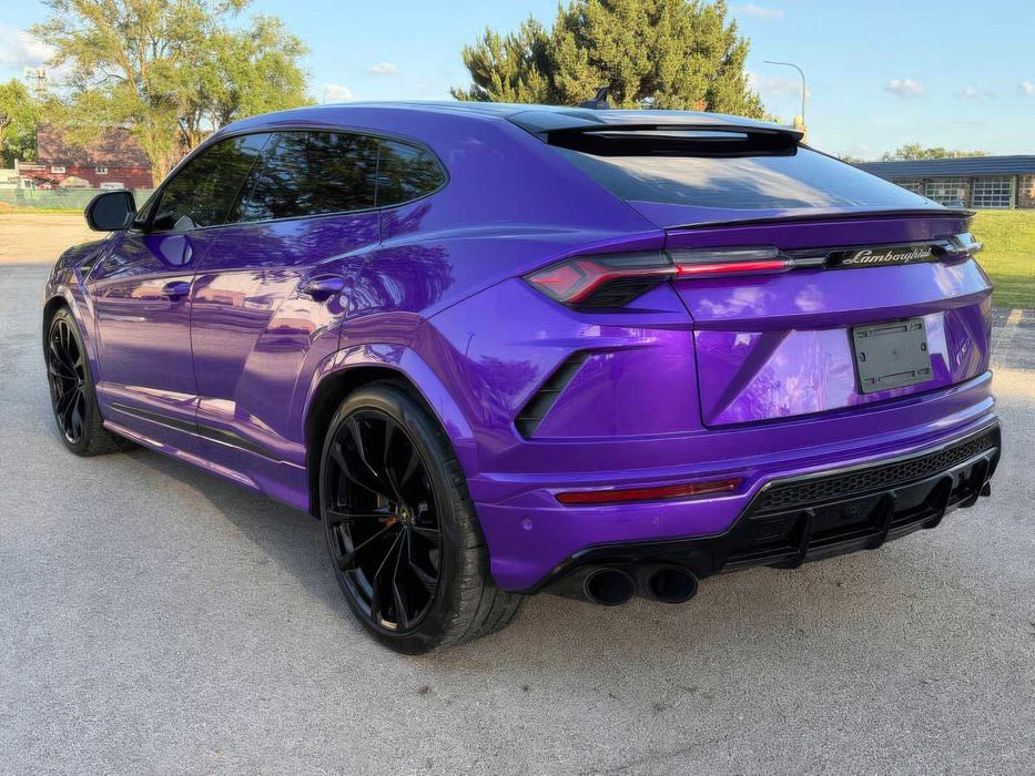 Lamborghini Urus      2022