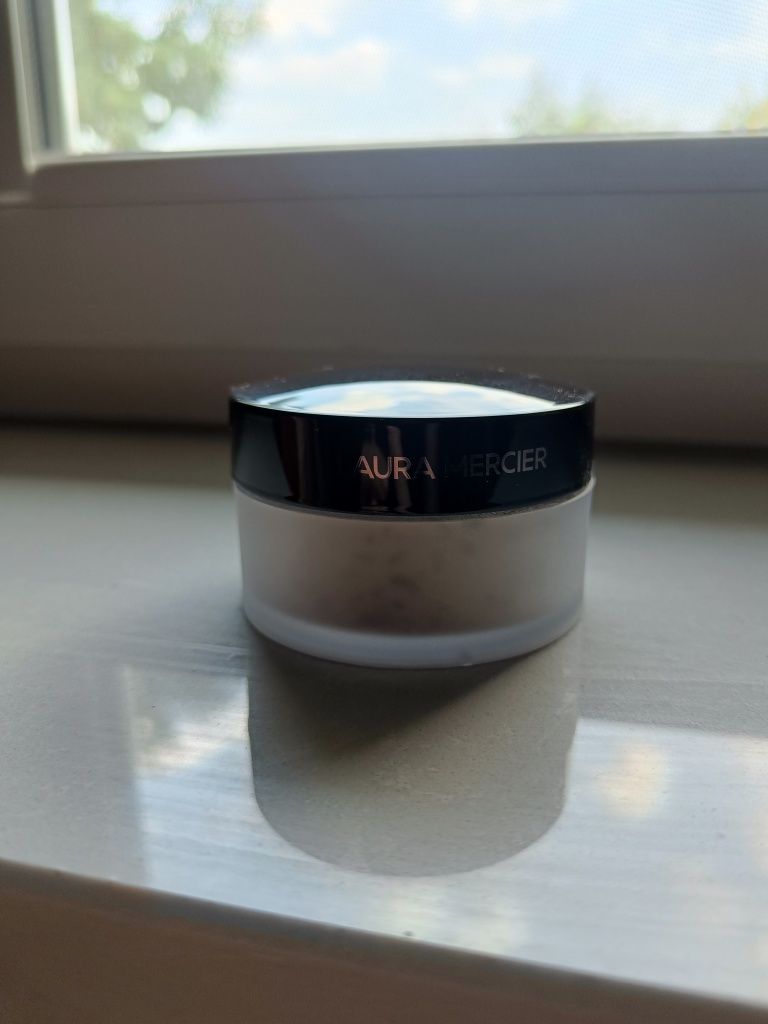 Puder transparentny podkład Laura Mercier
