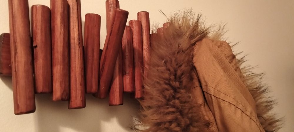 Cabide de madeira maciça