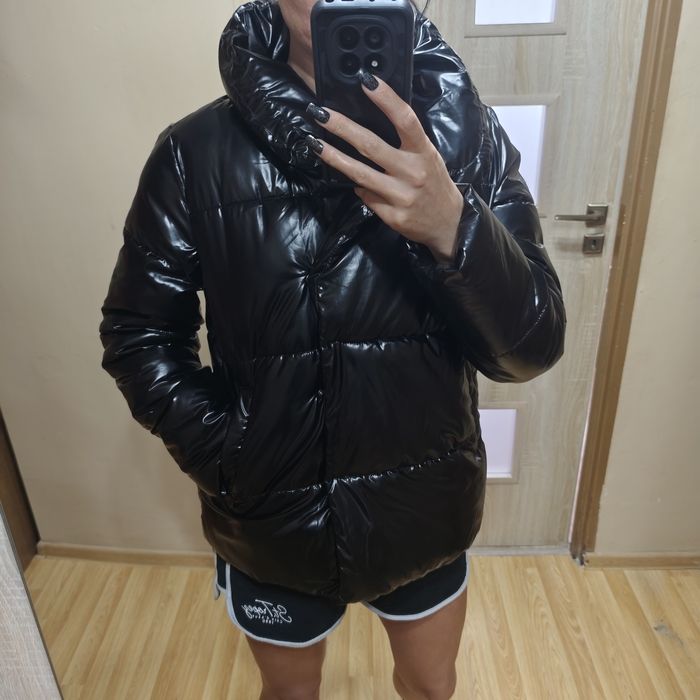 Błyszcząca pikowana kurtka m mohito