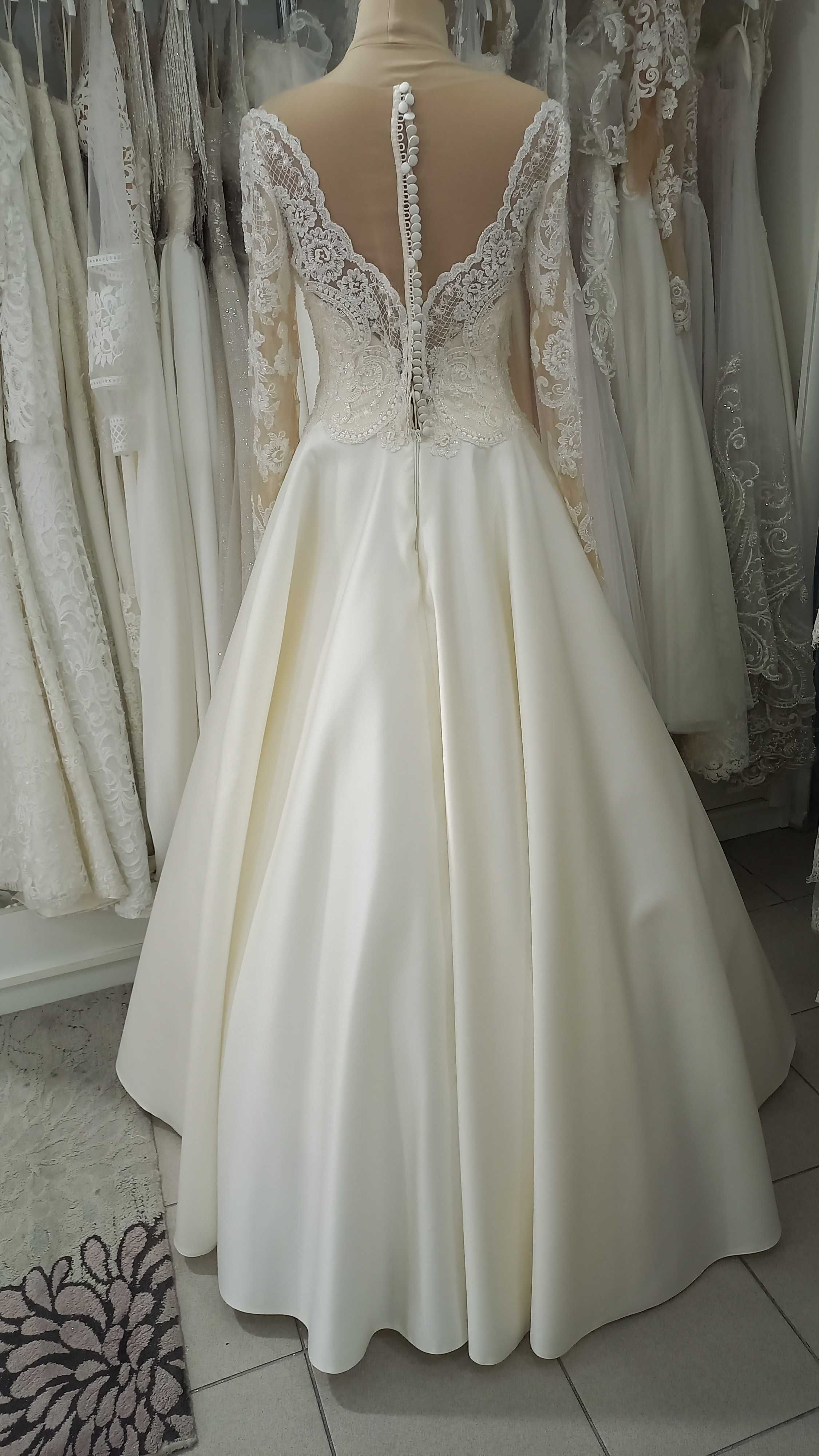Весільна сукня нова біла