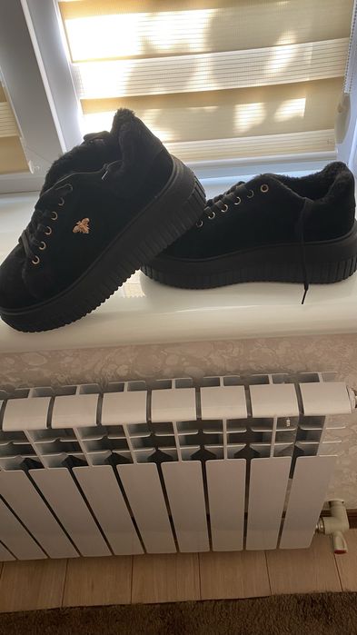 Продам кеди жіночі на платформі