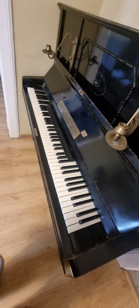 Pianino F. Weber