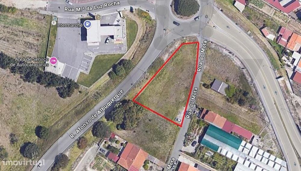 Terreno em Solo Urbanizado plano para 3 Moradias