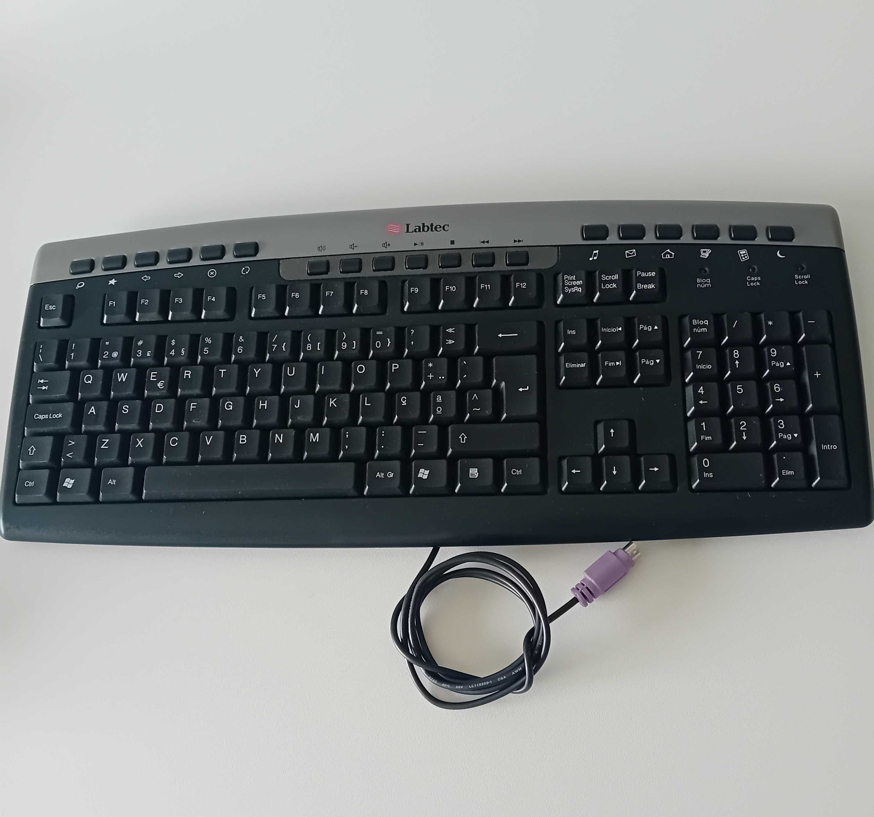 Teclado praticamente novo
