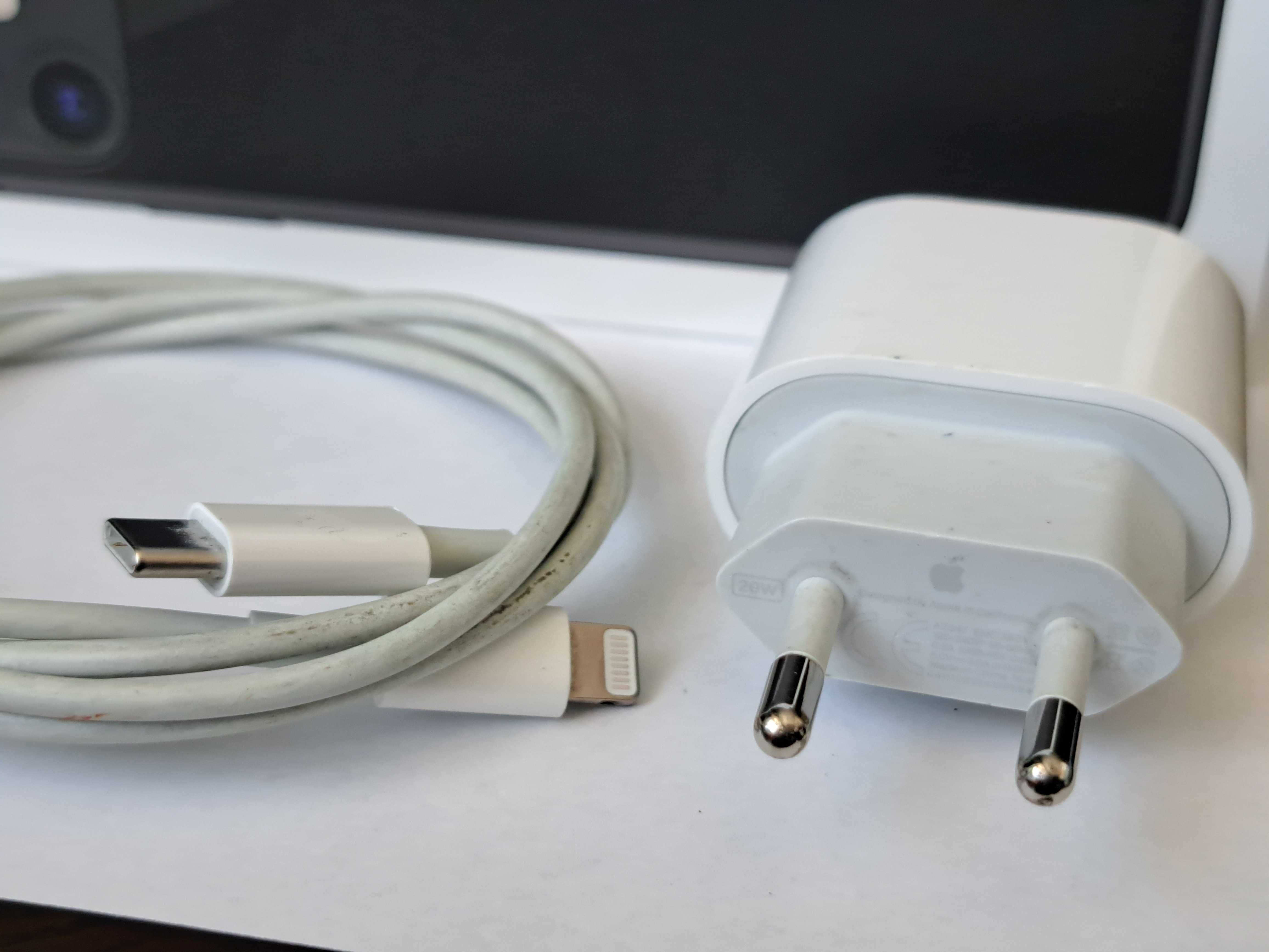 Apple iPhone 11 Czarny 64 GB + Ładowarka i Etui - Bardzo dobry stan