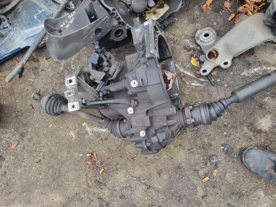 Skrzynia biegów manualna golf 4 Bora 2.3 vr5 DZL kompletna sprawna