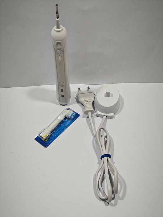 Szczoteczka Elektryczna Oral-B Pro 1 200 Biała + Końcówka
