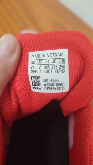 Sapatilhas de malha Adidas, ainda em bom estado